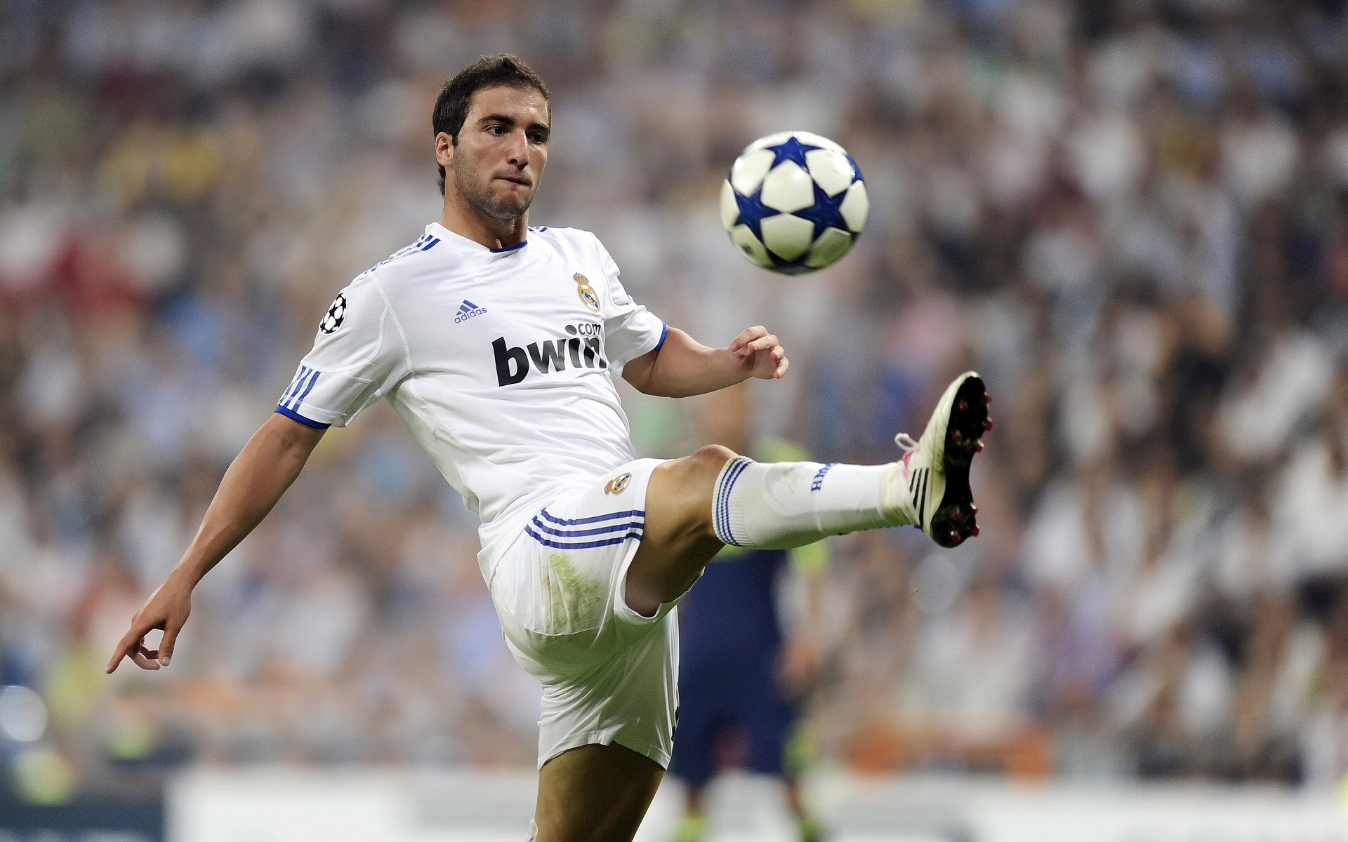 “英超末轮决战名场面不断，精彩纷呈”，英超每轮集锦